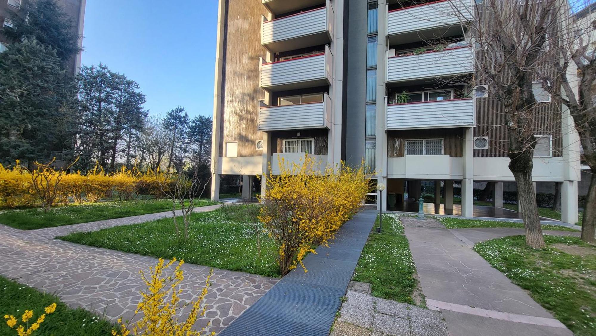 Toma Apartment Trilocale Moderno Per Max 6 Persone Milánó Kültér fotó